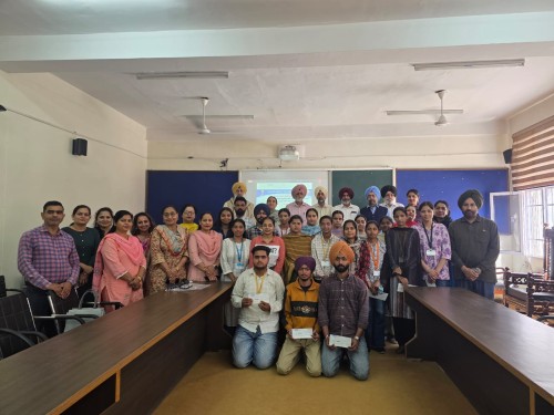  2026-03-05 Government College Retired Teachers Welfare Association Punjab Distributed Scholarship Cheques To 17 Students